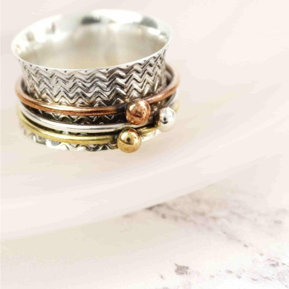 Zigzag Embossed Spinning Ring With 3 Bands