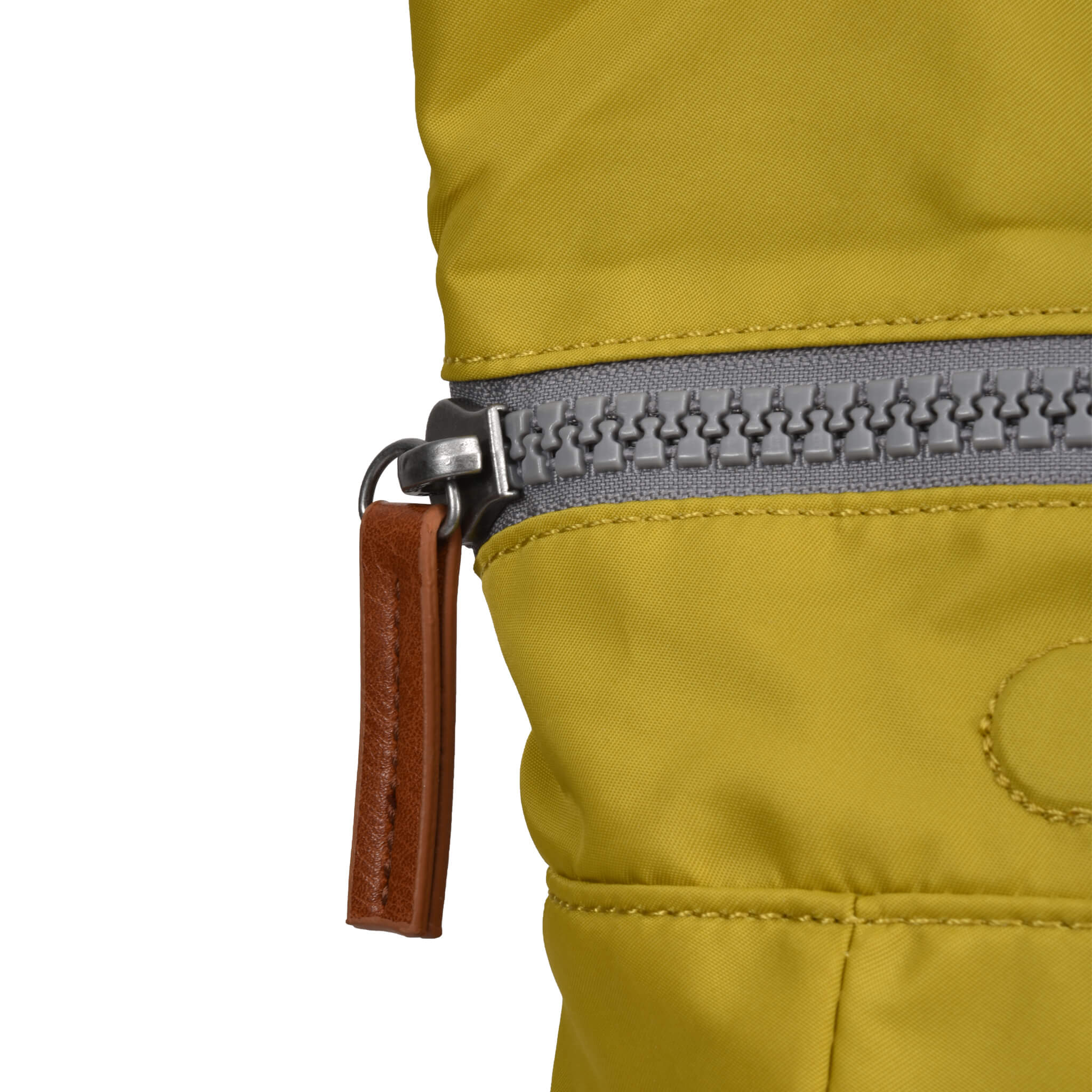 Canfield B Medium Sustainable Nylon Pea