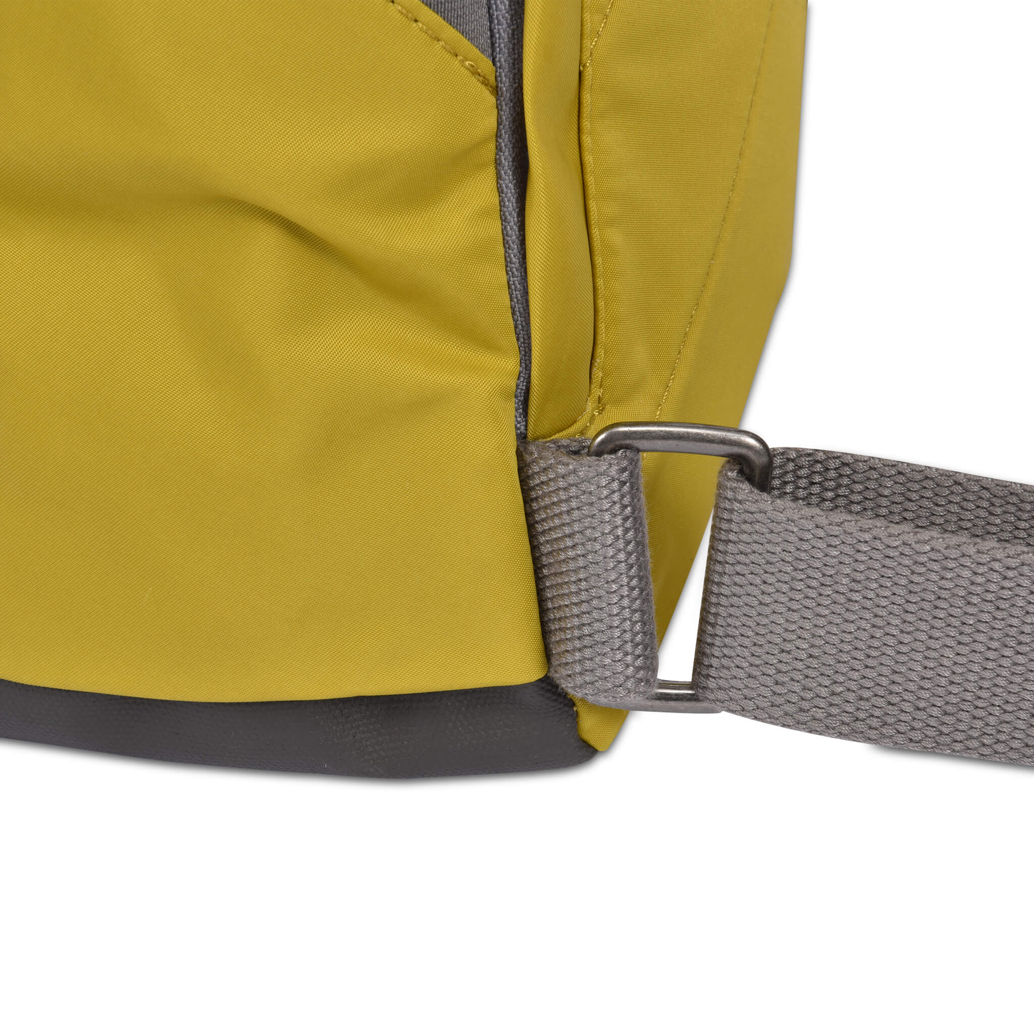 Canfield B Small Sustainable Nylon Pea