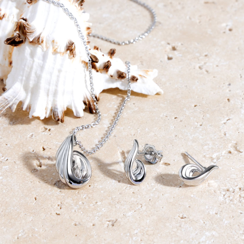 Oceane Shell Wave Necklace