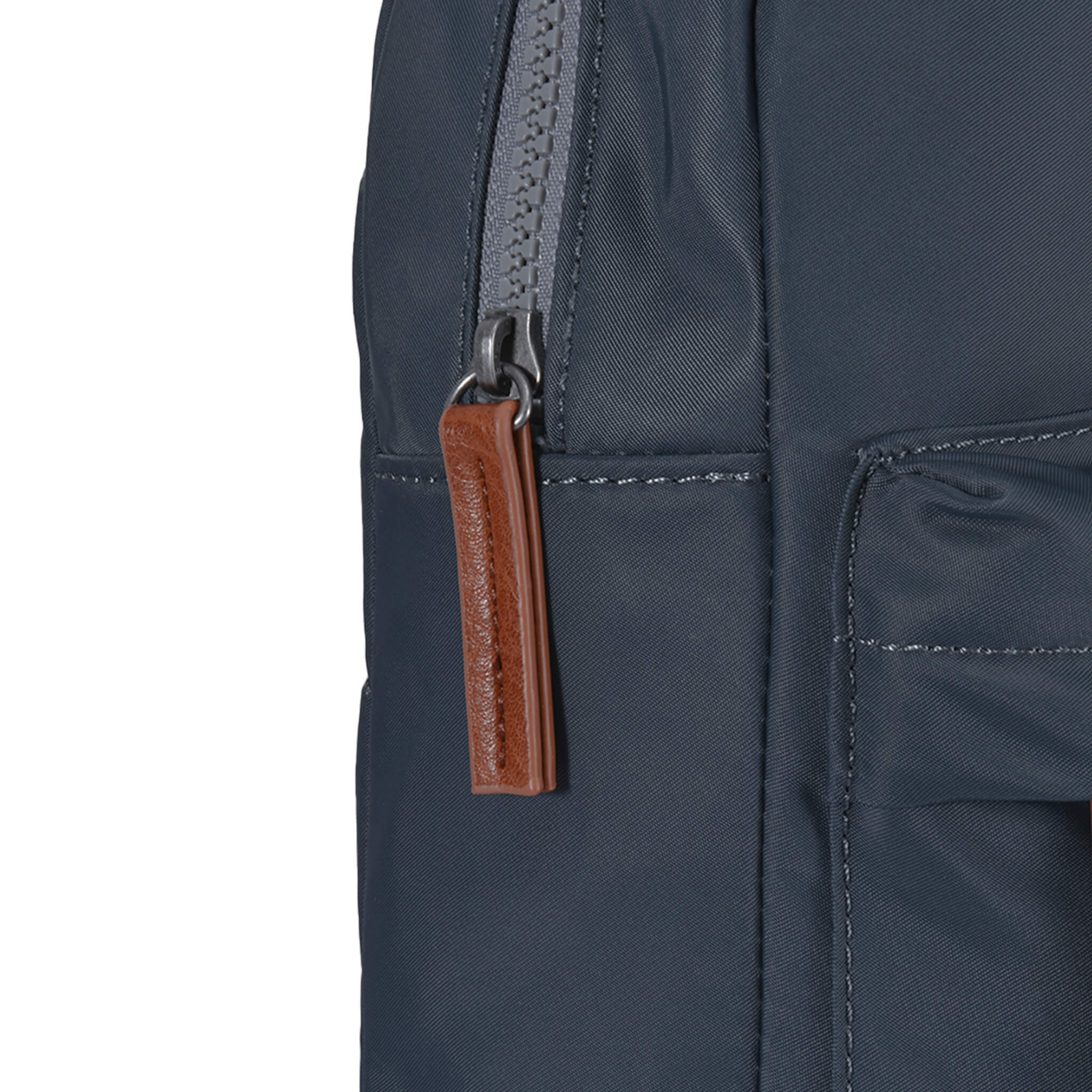 Willesden B Large Sustainable Nylon Smoke