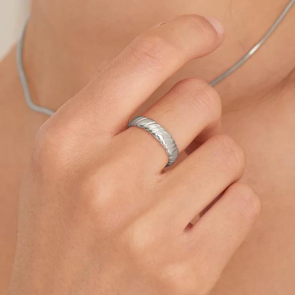 Smooth Twist Wide Band Ring