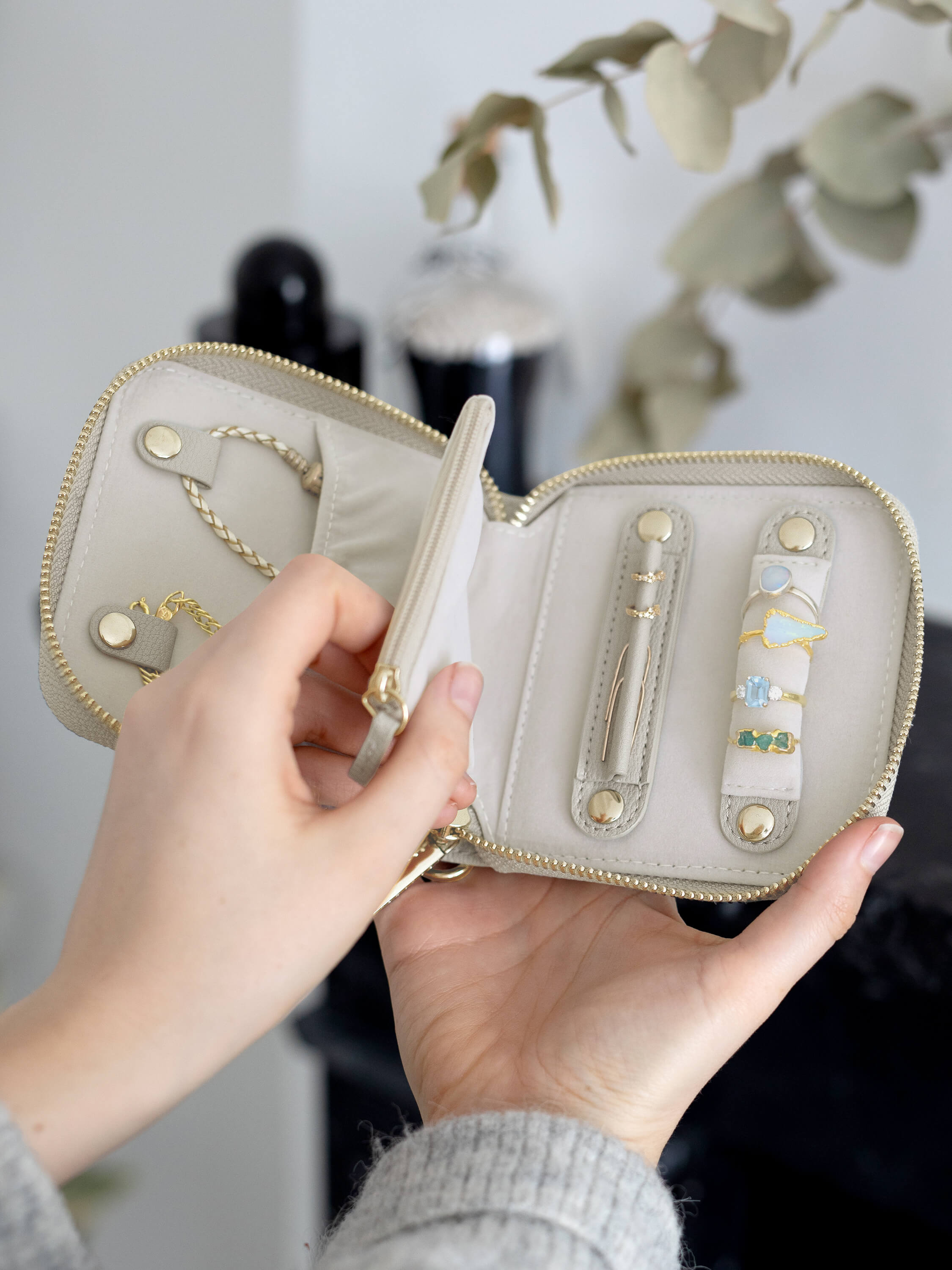 Oatmeal Compact Jewellery Roll