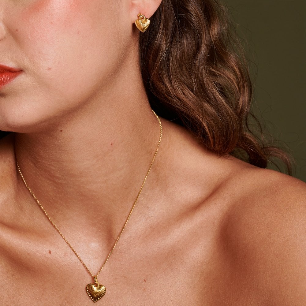 HD X GE Essence Heart Stud Earrings