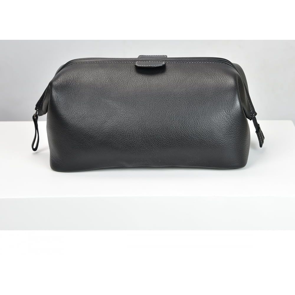 Heritage Black Wash Bag