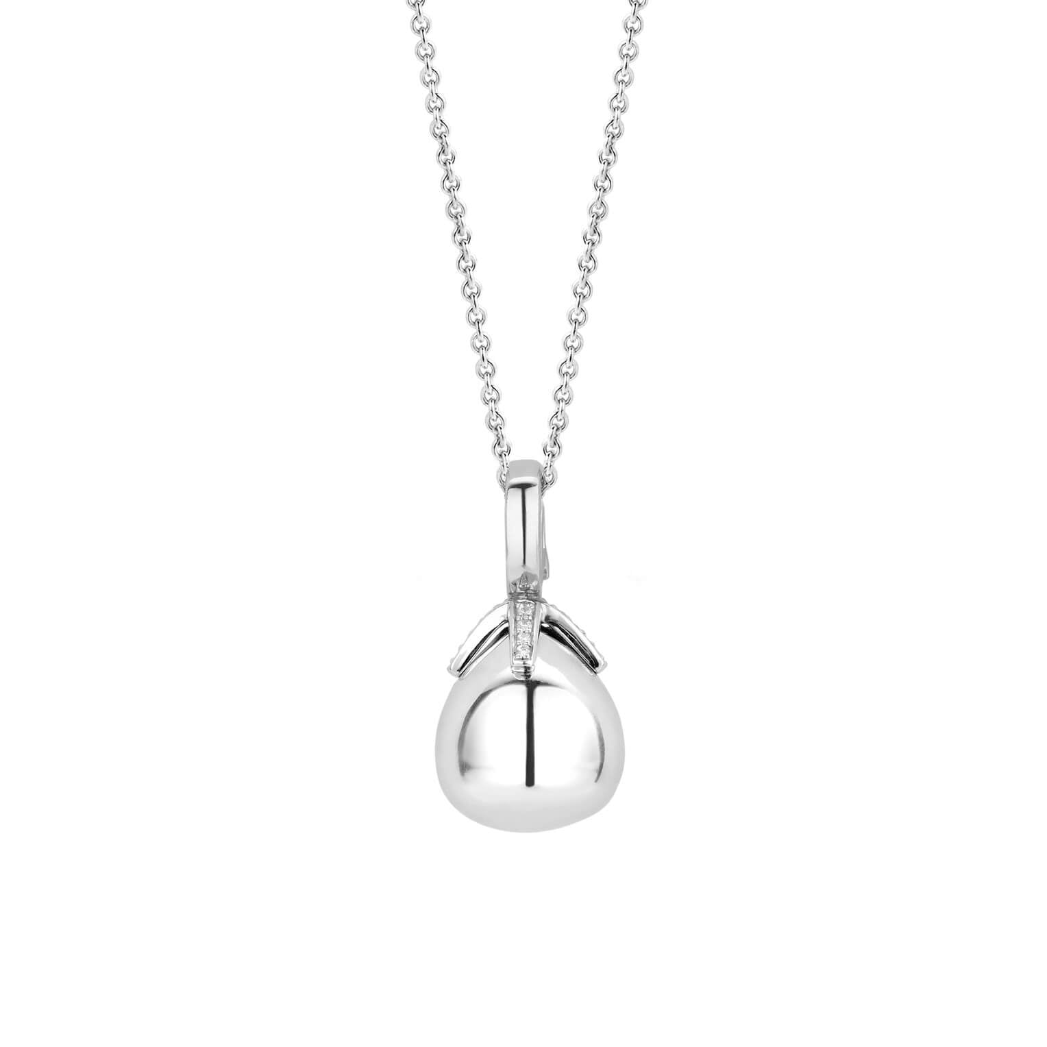 Cut Flowerbed Shape Pendant Necklace