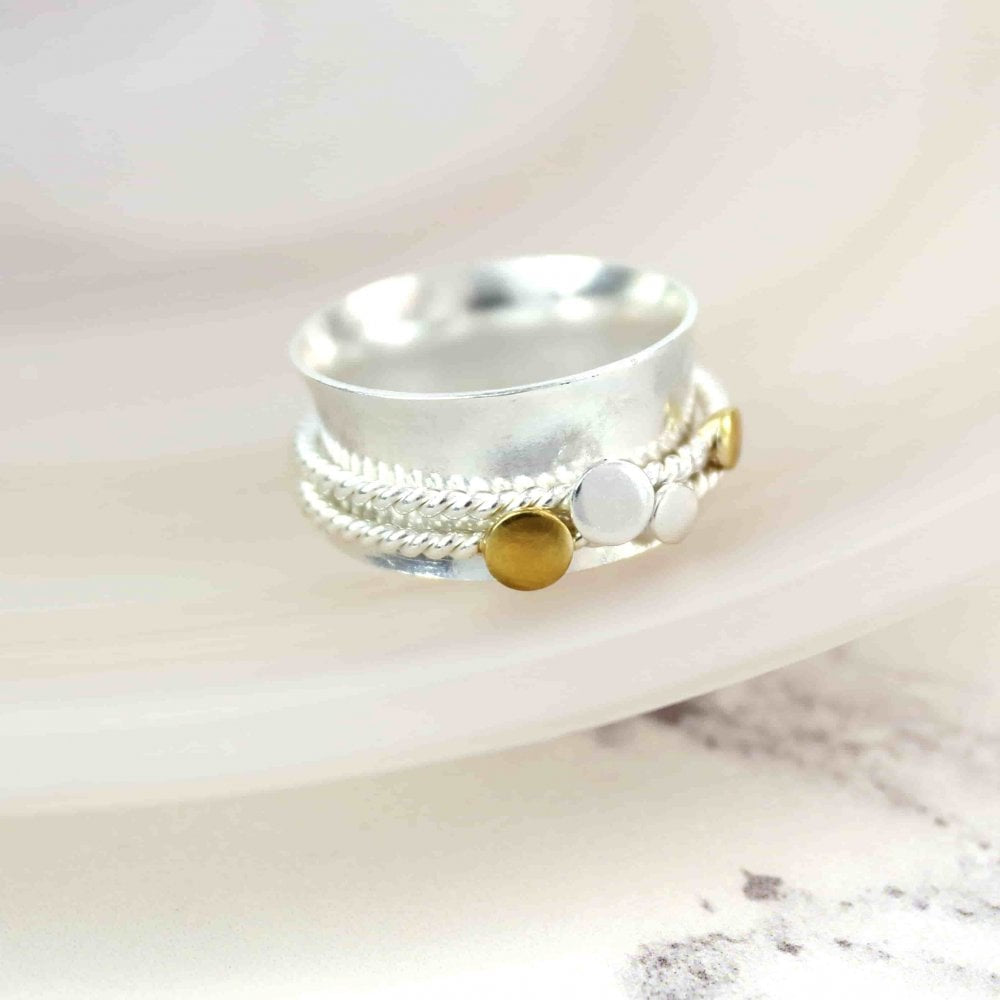 Spinning Ring With Dots On Twisted Band