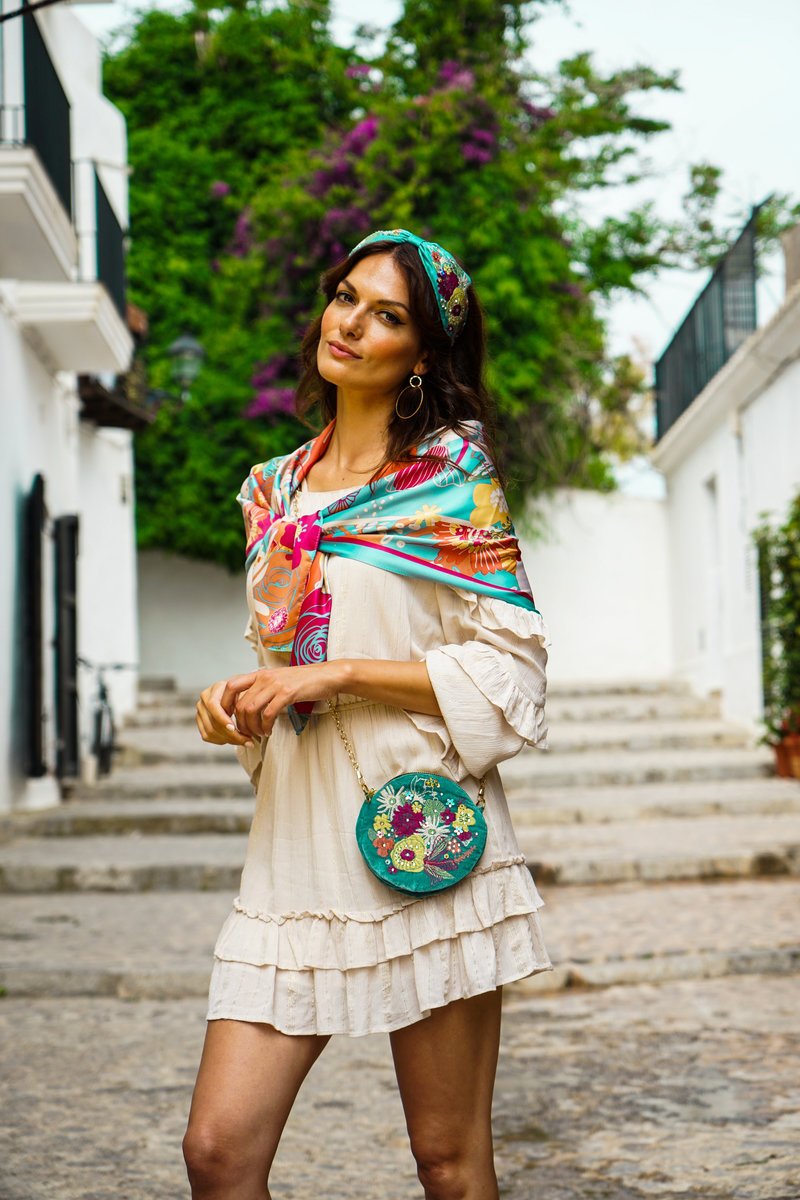 Velvet Embroidered Bag - Moder