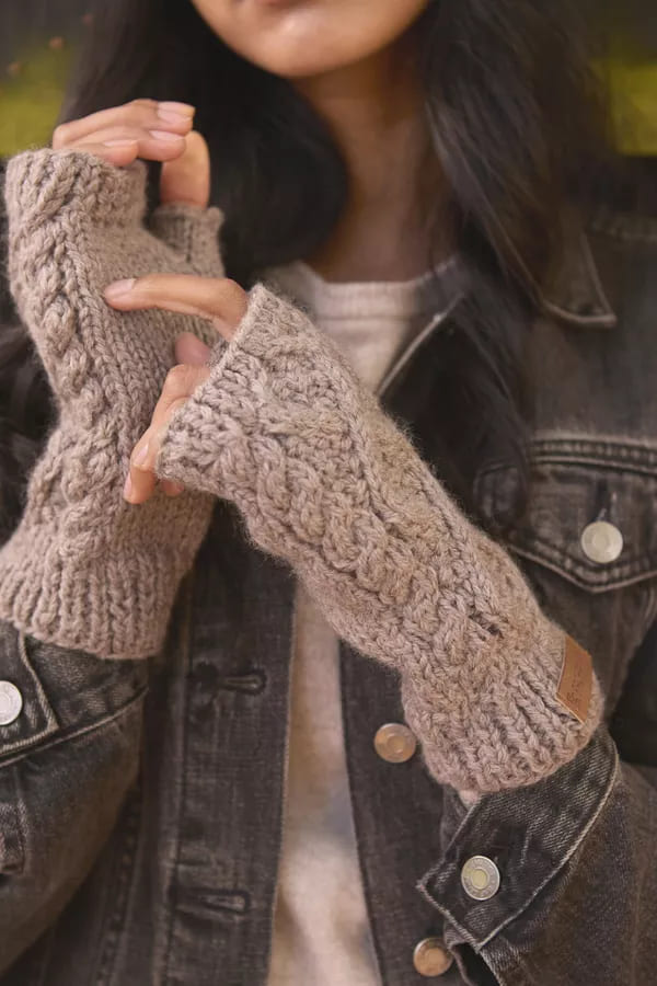 Enniskerry Handwarmer (Pure Merino) Mushroom