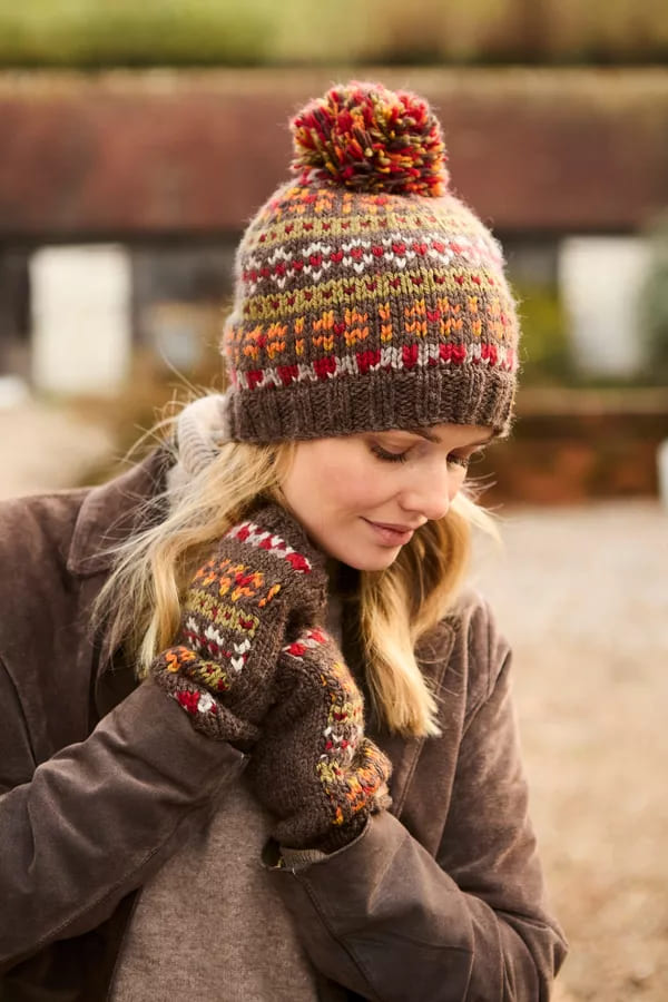 Inveraray Bobble Beanie (Pure Merino) Earth