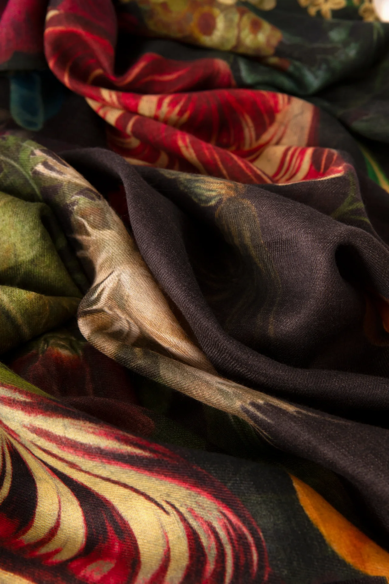 Mid-Length Kimono - Opulant florals - Chocolate