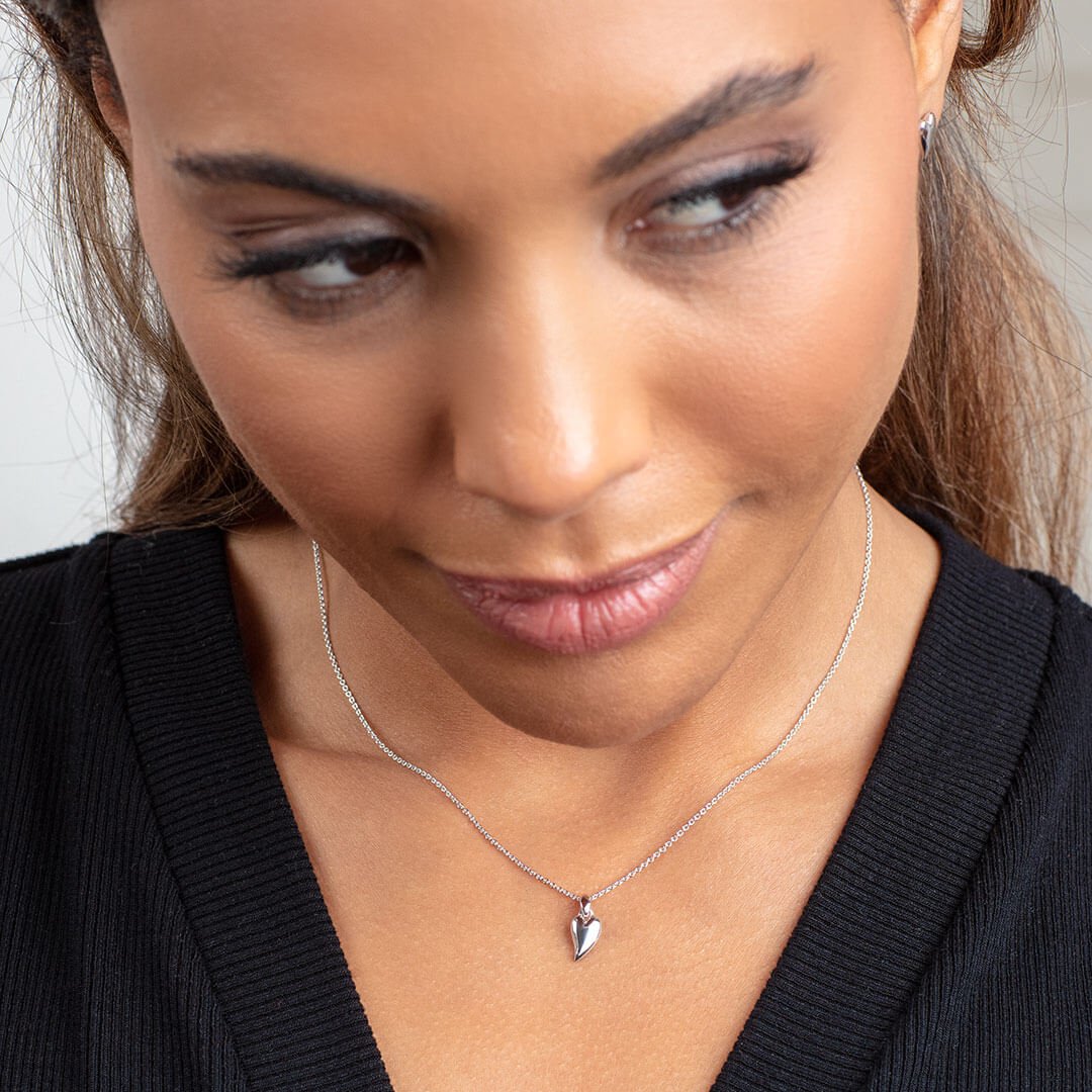 Desire Kiss Mini Heart 17" Necklace
