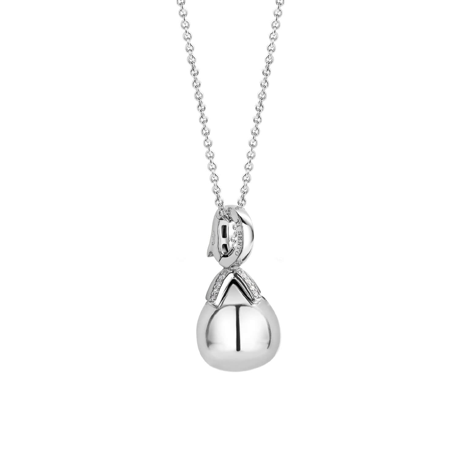 Cut Flowerbed Shape Pendant Necklace