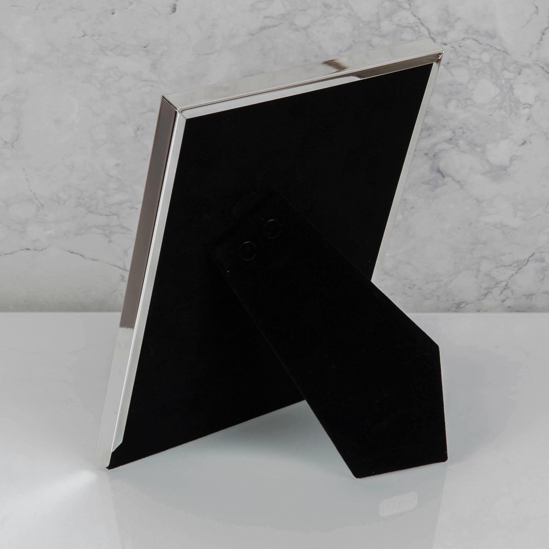 Elegance Silver Plated Rib Edge Frame 8" x 10"