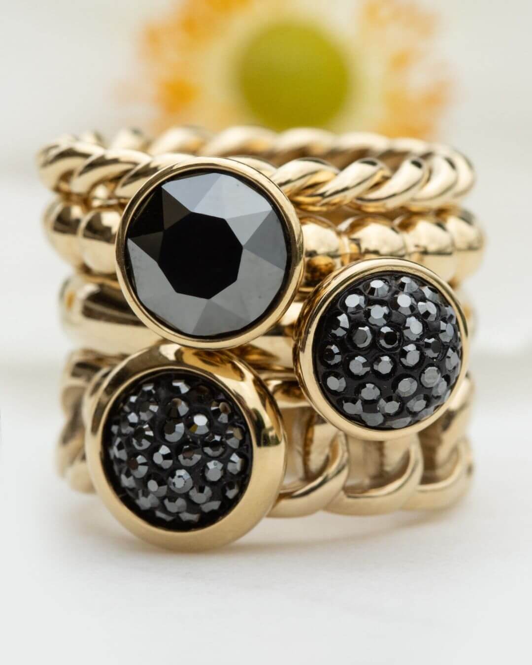 Famosa Gold 10mm Bottone Ring Top Jet Hematite