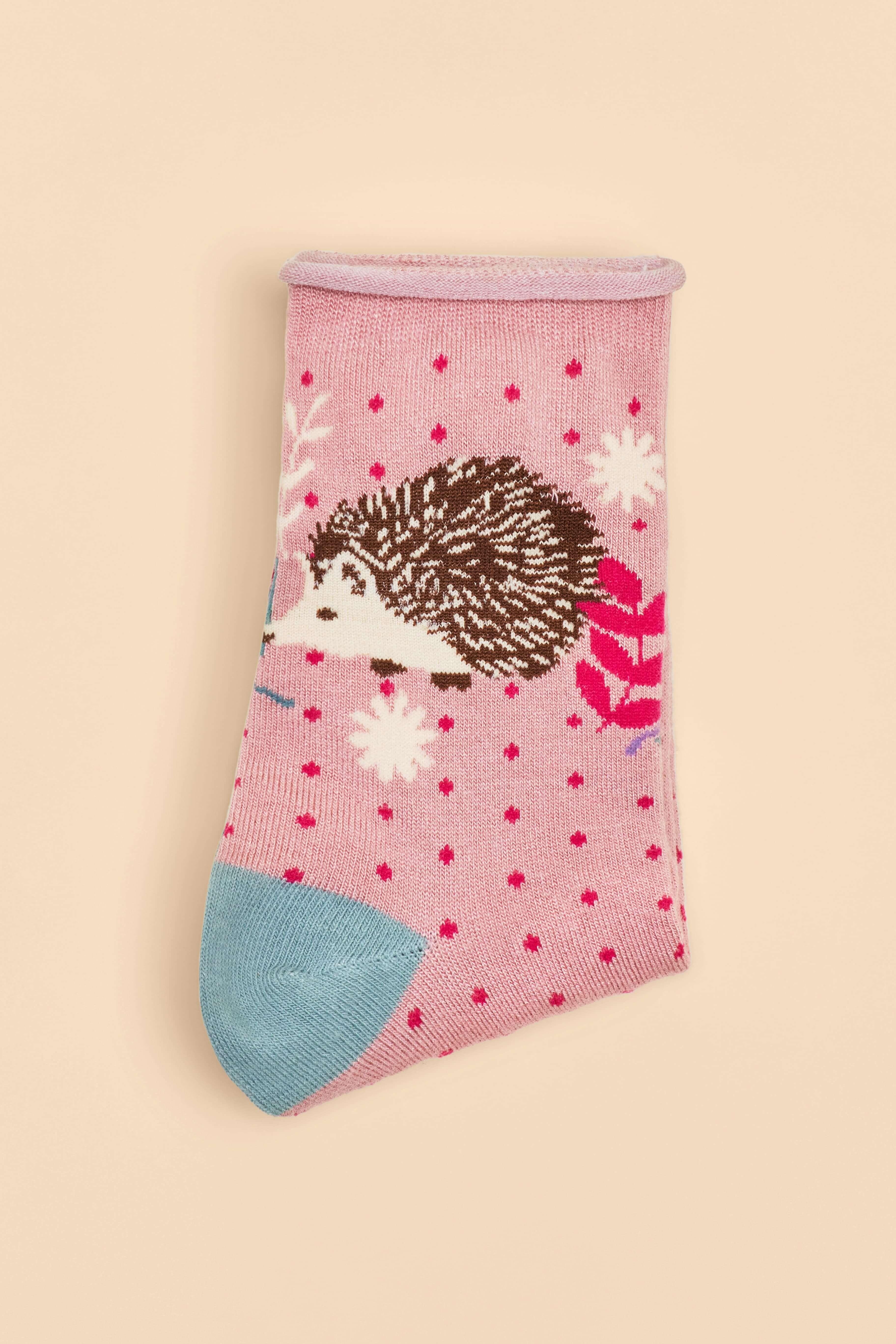 Hedgehog Hunting in Leaves Ankle Socks - Petal