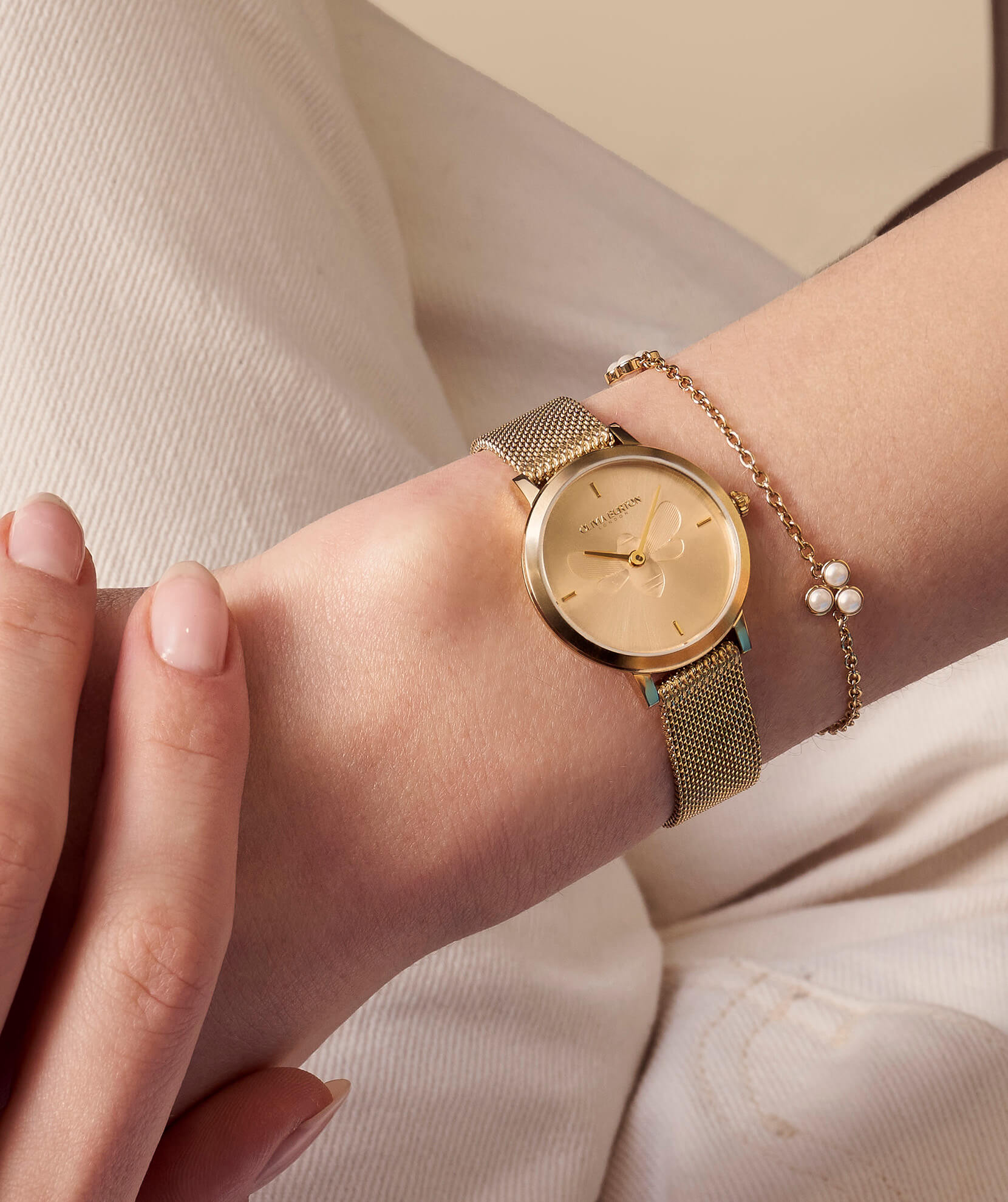 Signature Bee Ultra Slim Gold Mesh Watch