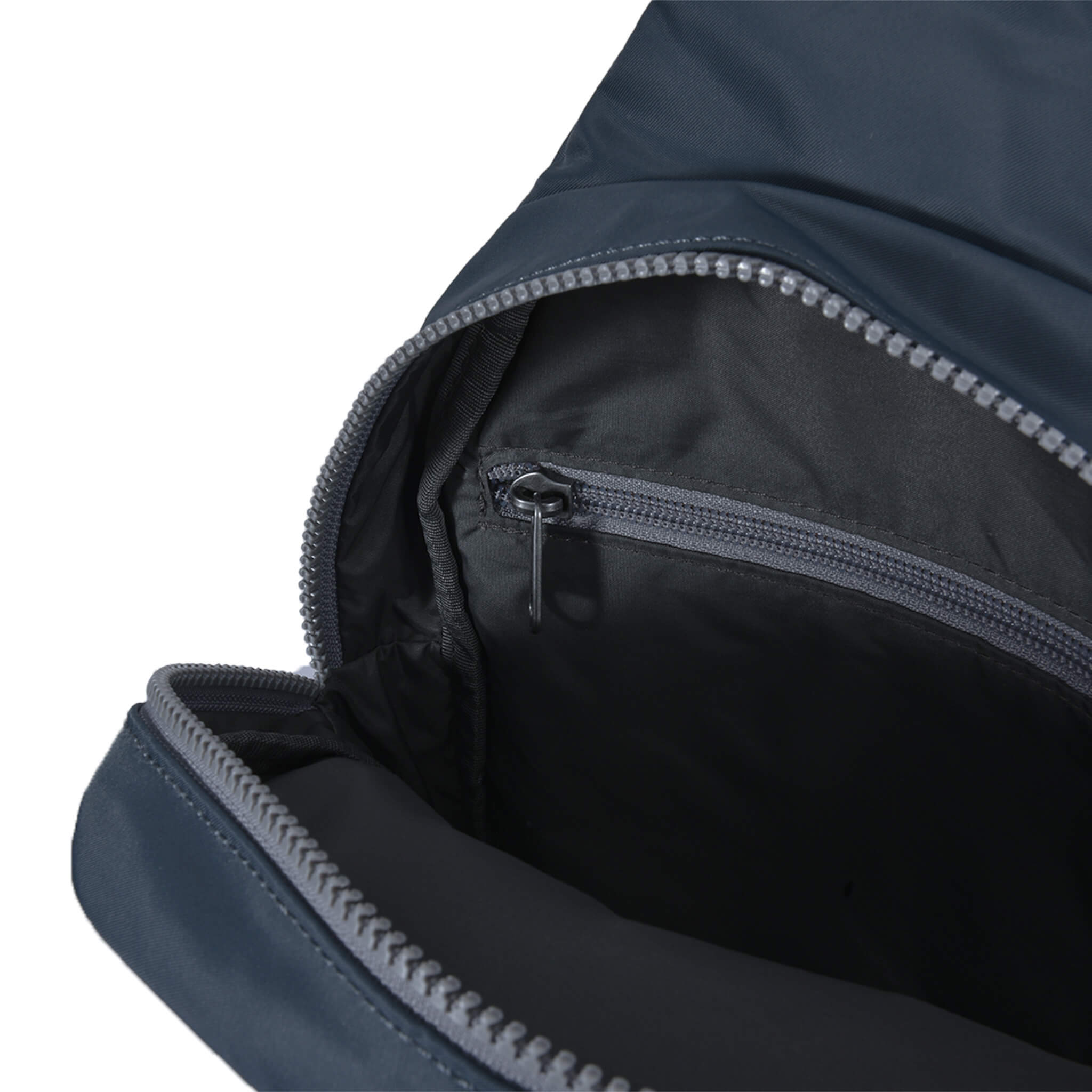 Willesden B Large Sustainable Nylon Smoke