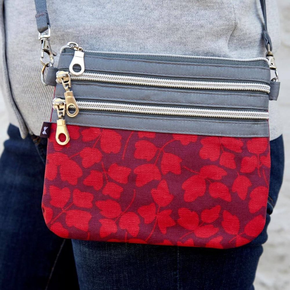 Red Flower Oil Cloth 3 Zip Pouch Bag