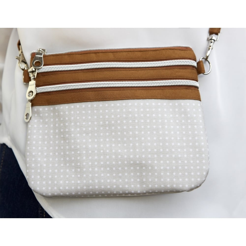 Spot Oil Cloth 3 Zip Pouch Bag