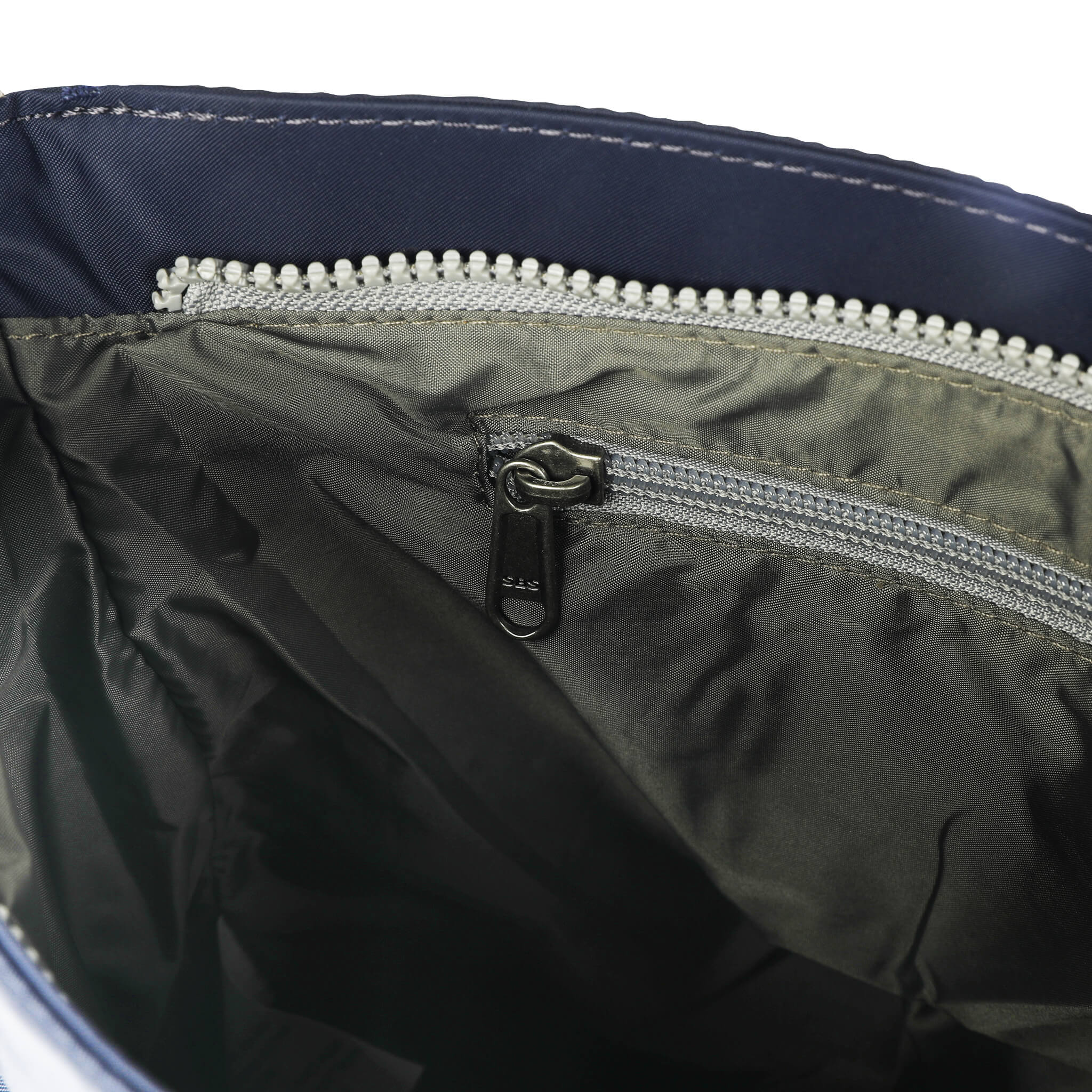 Kennington B Medium Sustainable Nylon Midnight