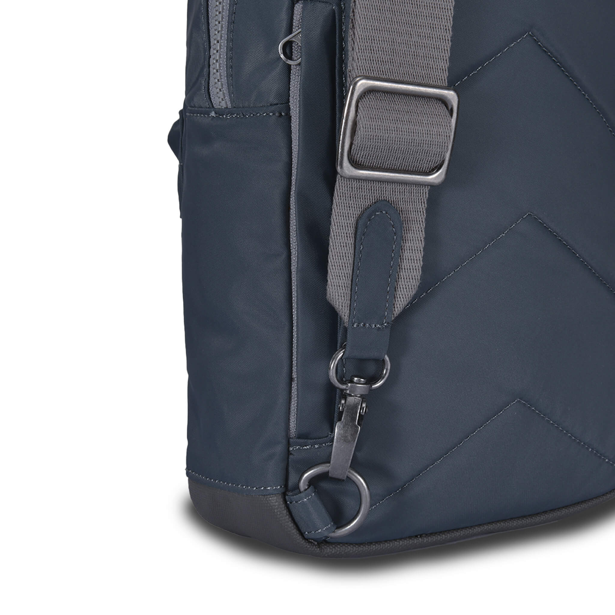 Willesden B Large Sustainable Nylon Smoke