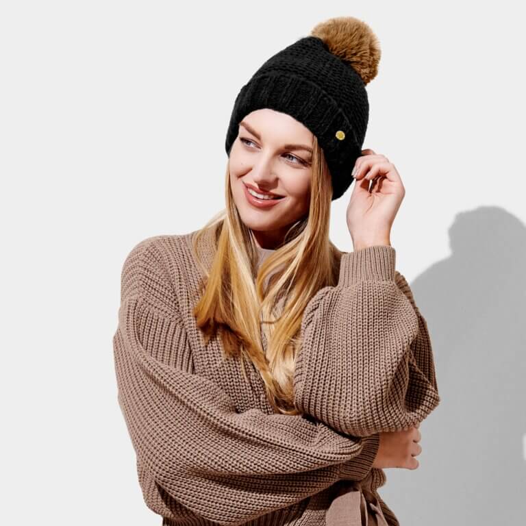 Chunky Knitted Hat | Black | 20cm X 23cm X 1.5cm