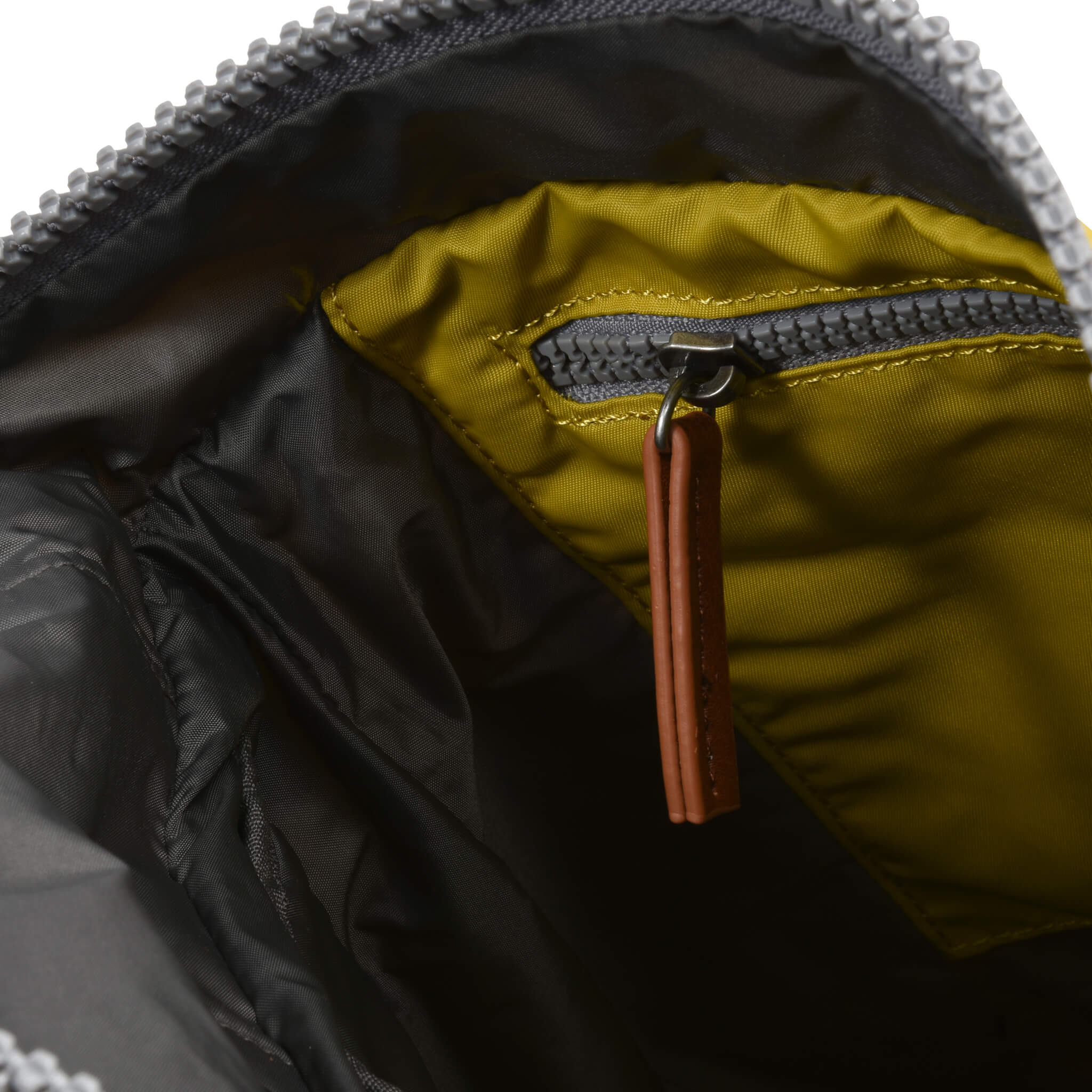 Canfield B Small Sustainable Nylon Pea