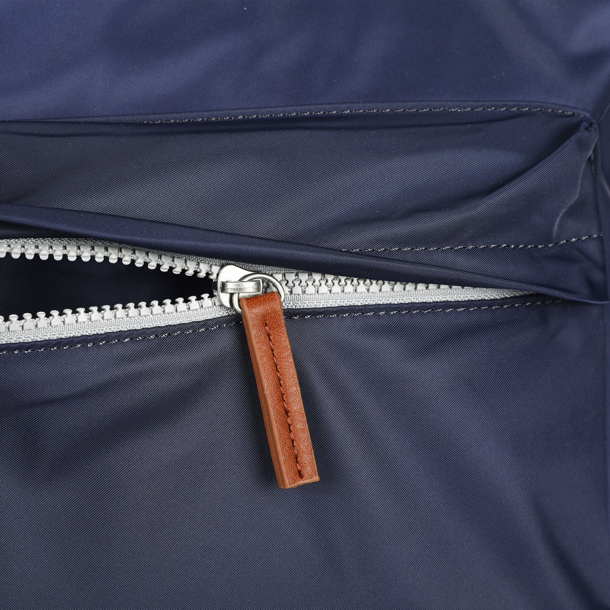 Kennington B Medium Sustainable Nylon Midnight