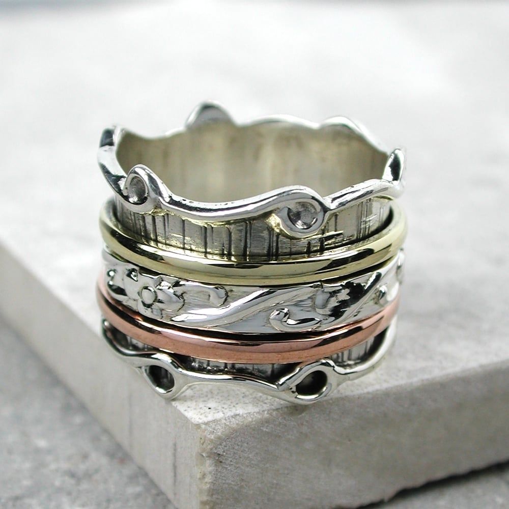 Antiqued Spinning Ring With Decorated Band