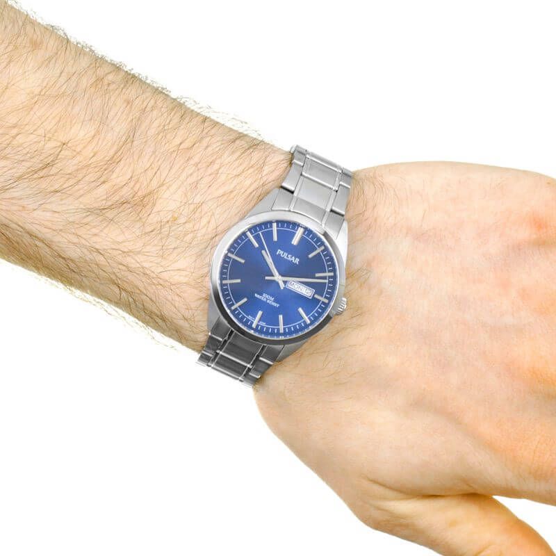 Blue Day/Date Display Dial With Steel Bracelet Strap Gents Watch