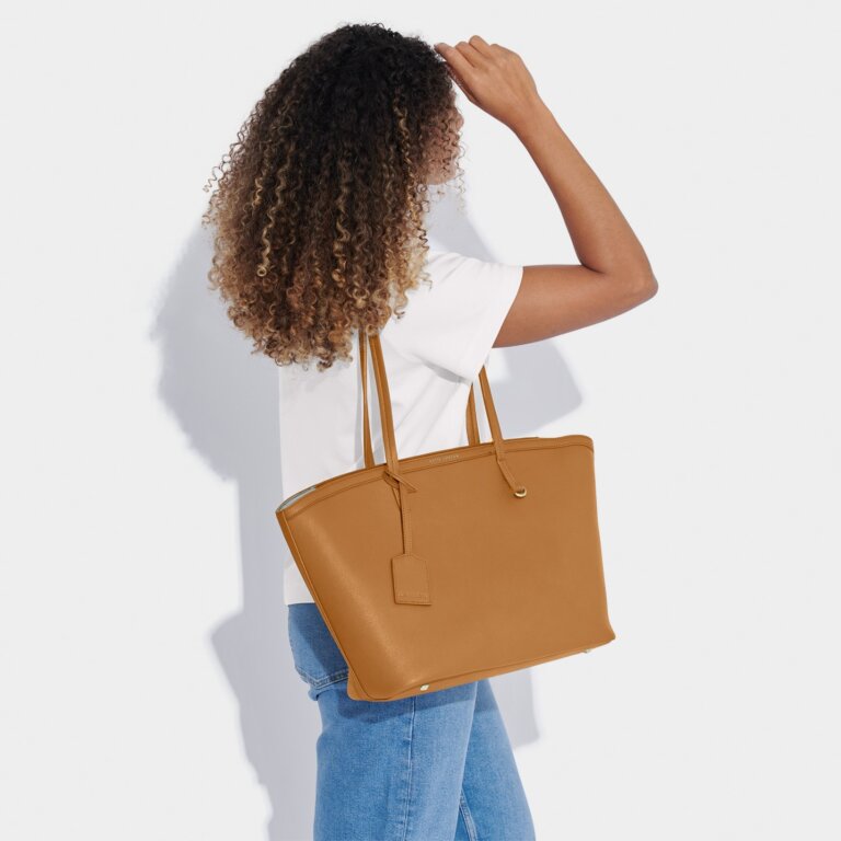 Travel Tote Bag in Cognac