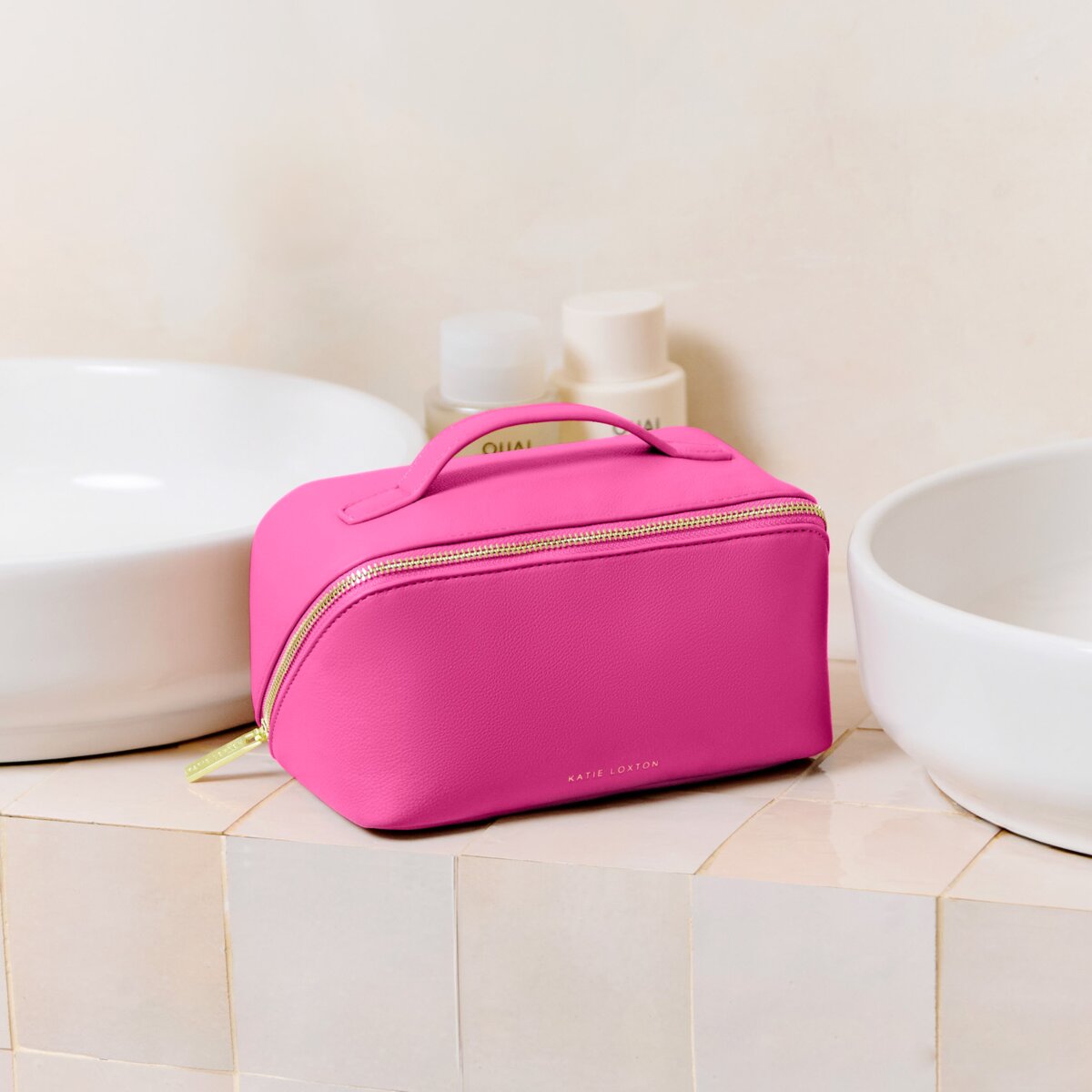 Medium Makeup & Wash Bag In Magenta