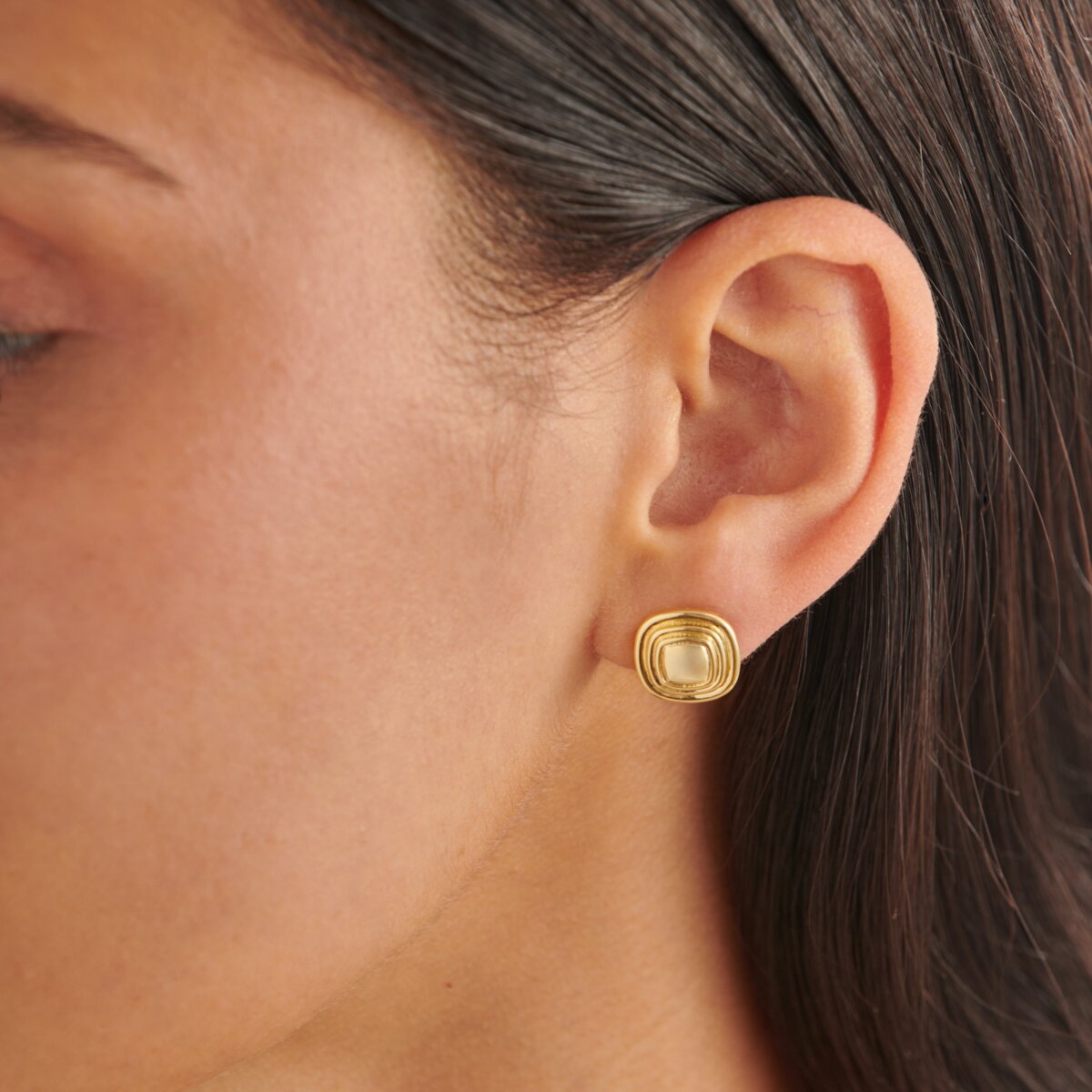 Sofia Button Stud Earrings in Gold