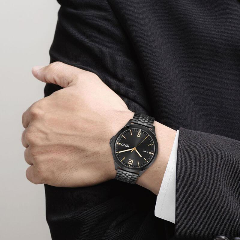SUIT Black Dial & Bracelet Strap Gents Watch