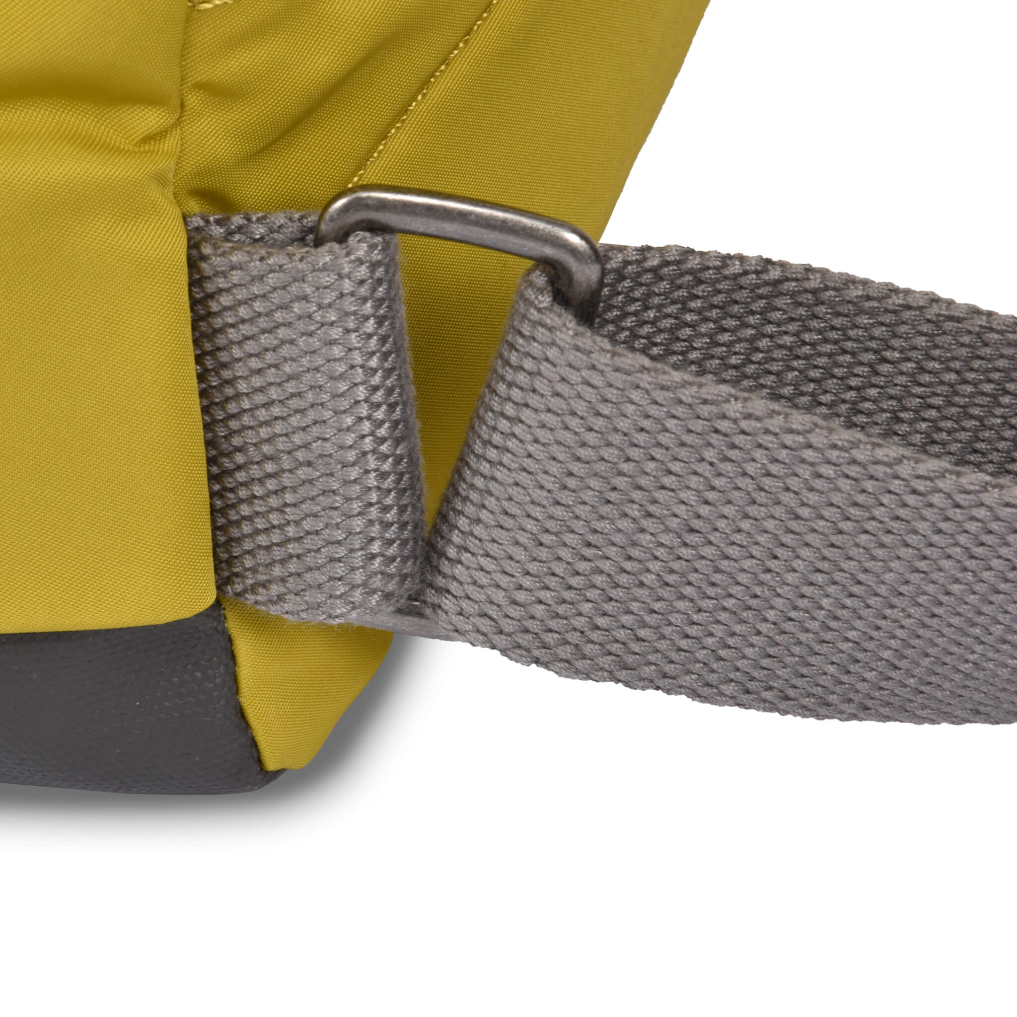 Canfield B Medium Sustainable Nylon Pea