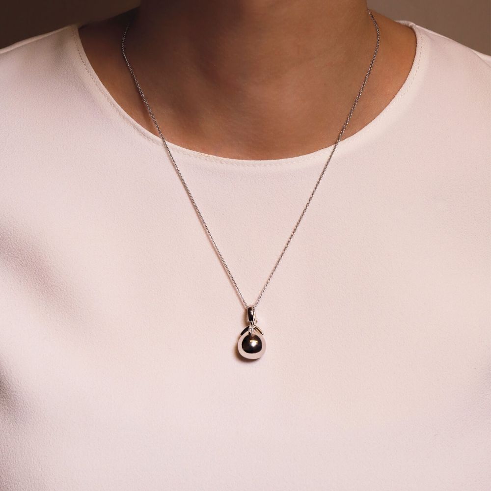 Cut Flowerbed Shape Pendant Necklace