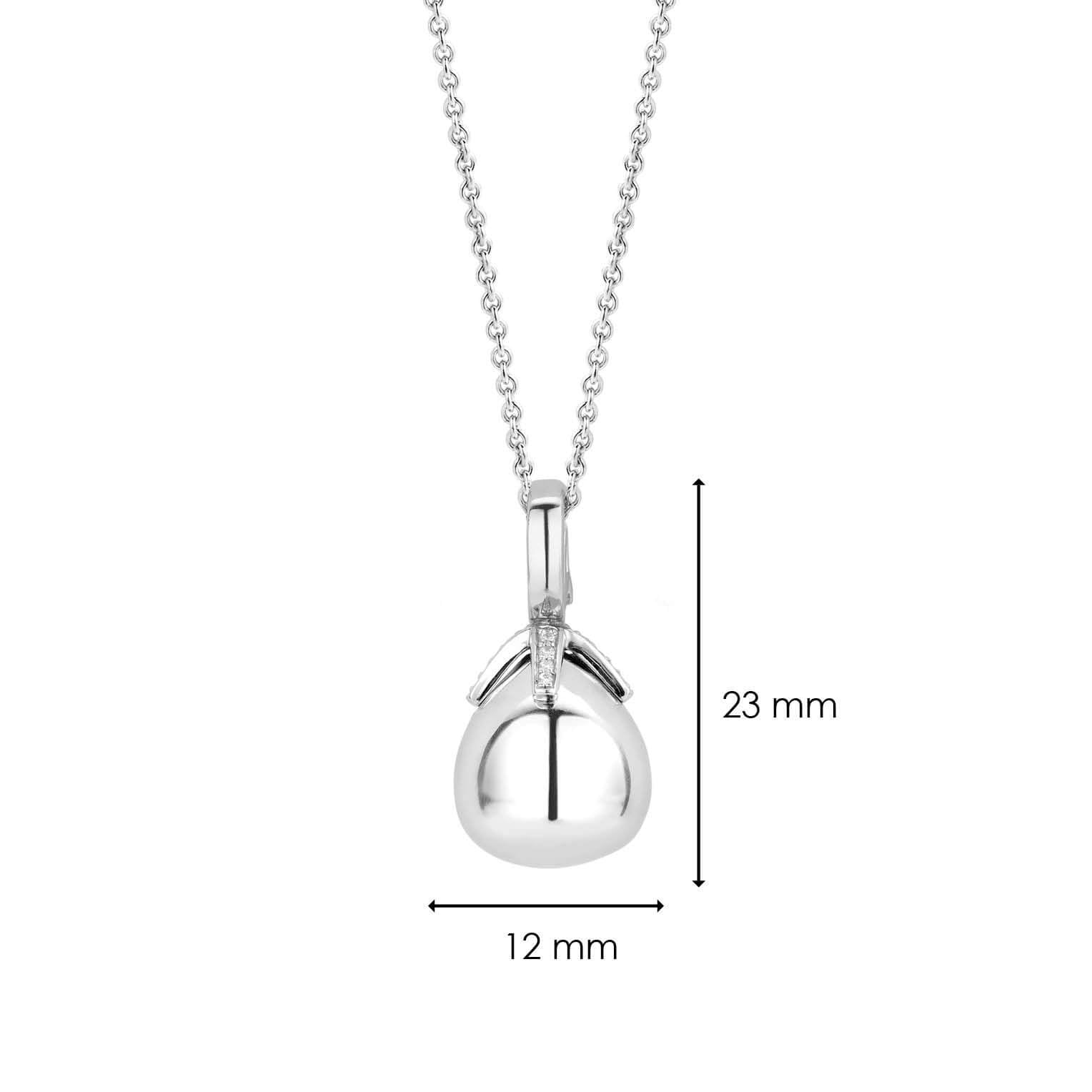 Cut Flowerbed Shape Pendant Necklace
