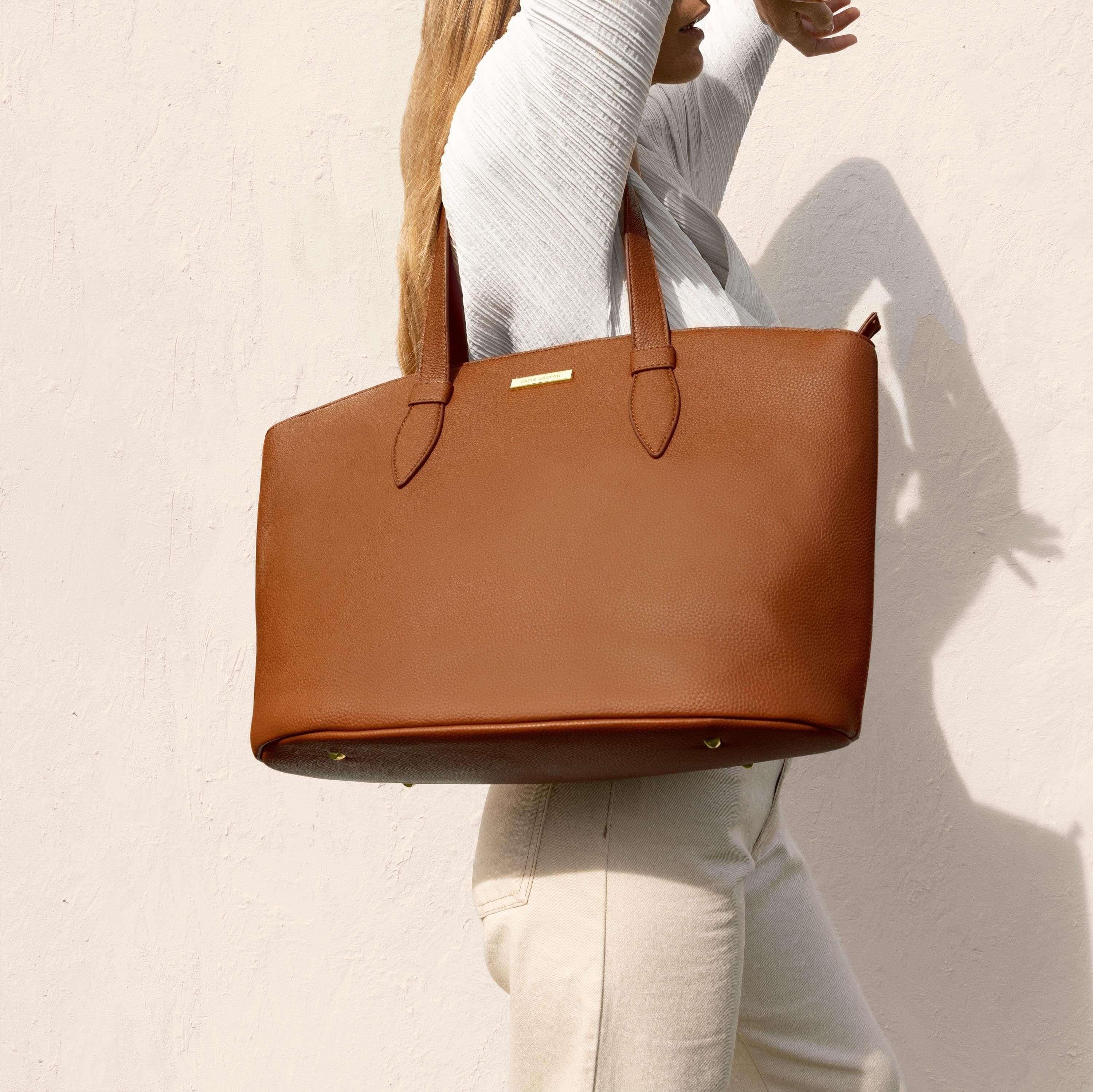 Hanna Shoulder Bag | Cognac | 31 X 49 X 21cm