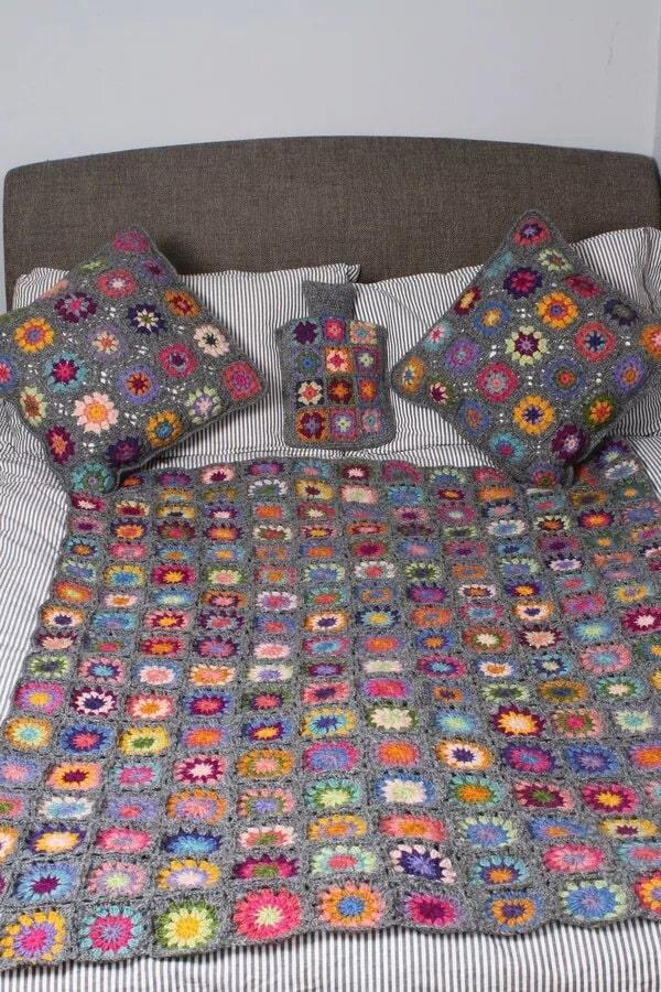 Woodstock Throw Bright