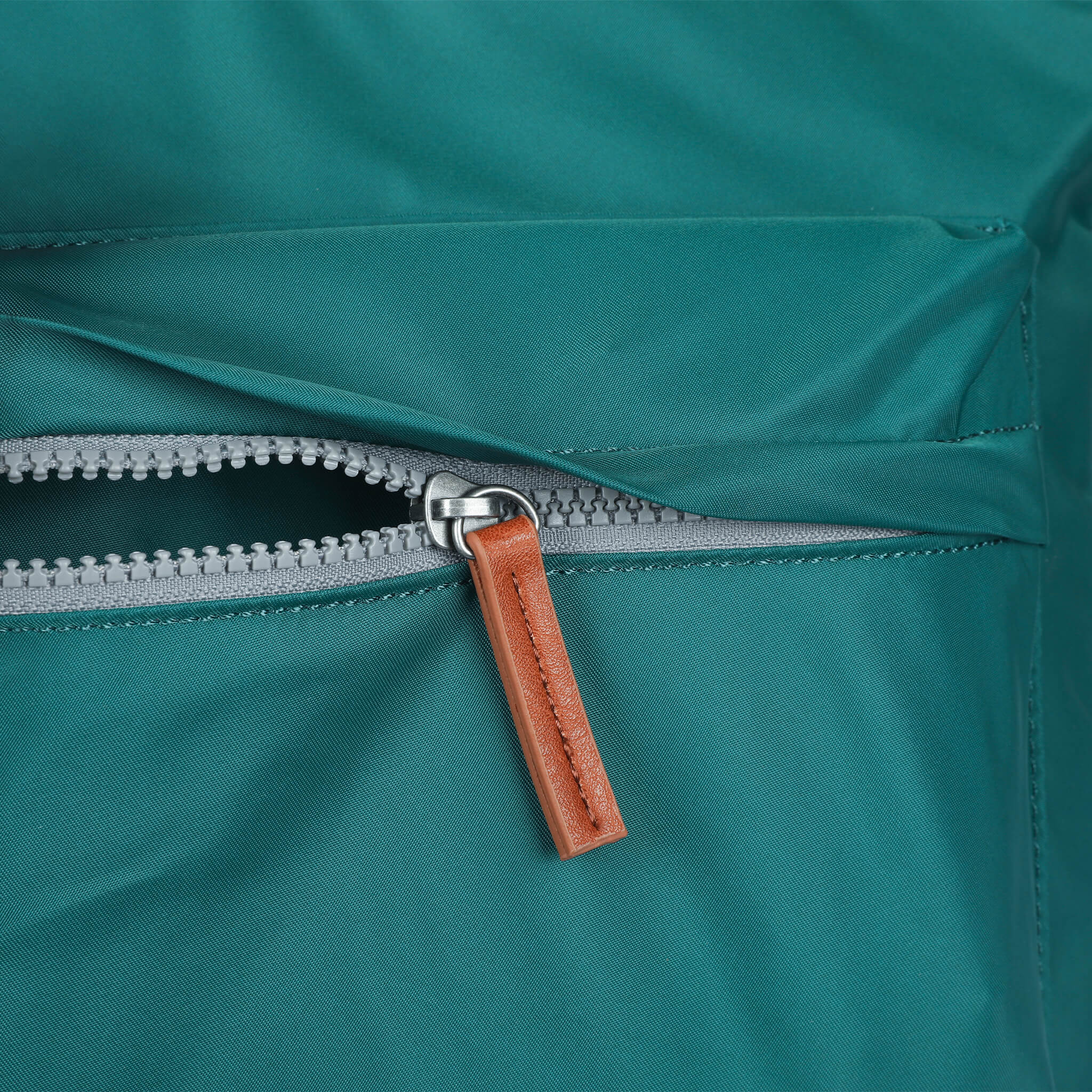 Kennington B Medium Sustainable Nylon Teal
