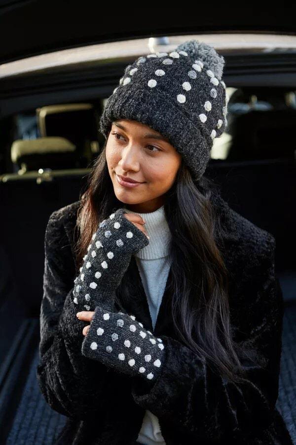 Kew Bobble Beanie In Charcoal