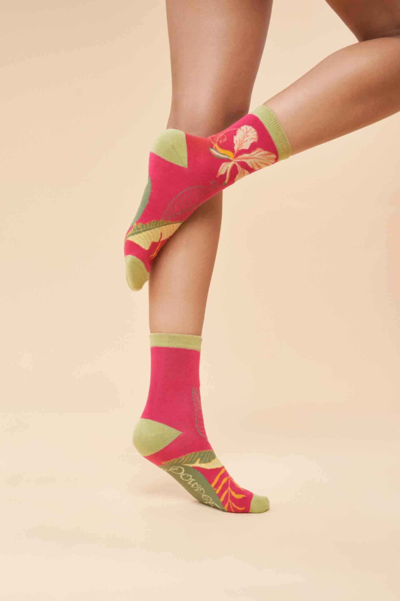 Delicate Tropical Ankle Socks - Dark Rose