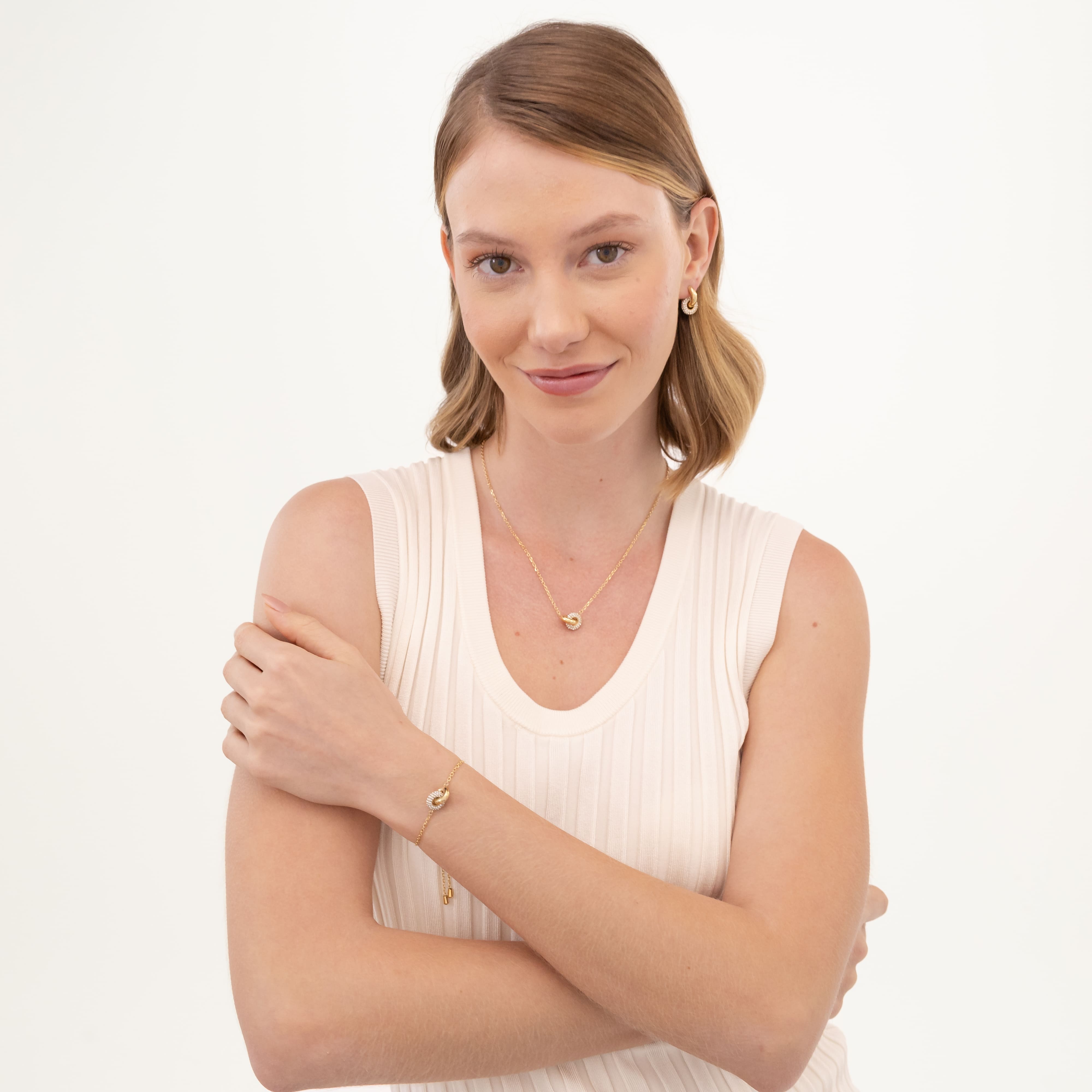 Live Precious Interlinking Circle Pendant Gold Necklace