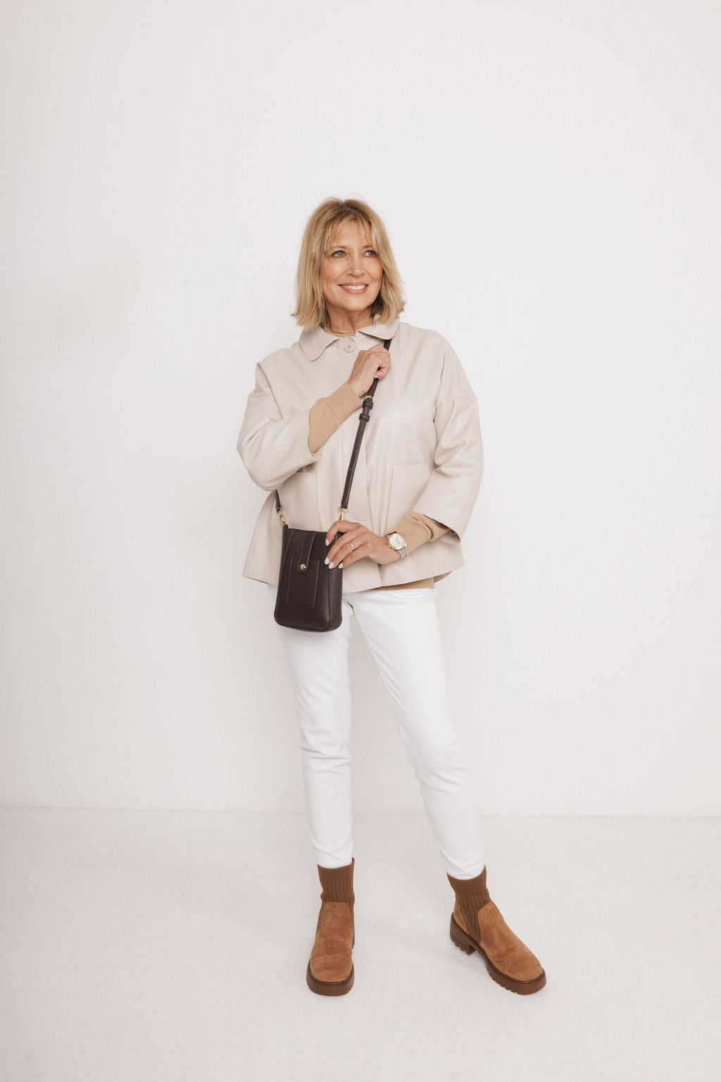 Kensington Phone Crossbody Bag In Chocolate