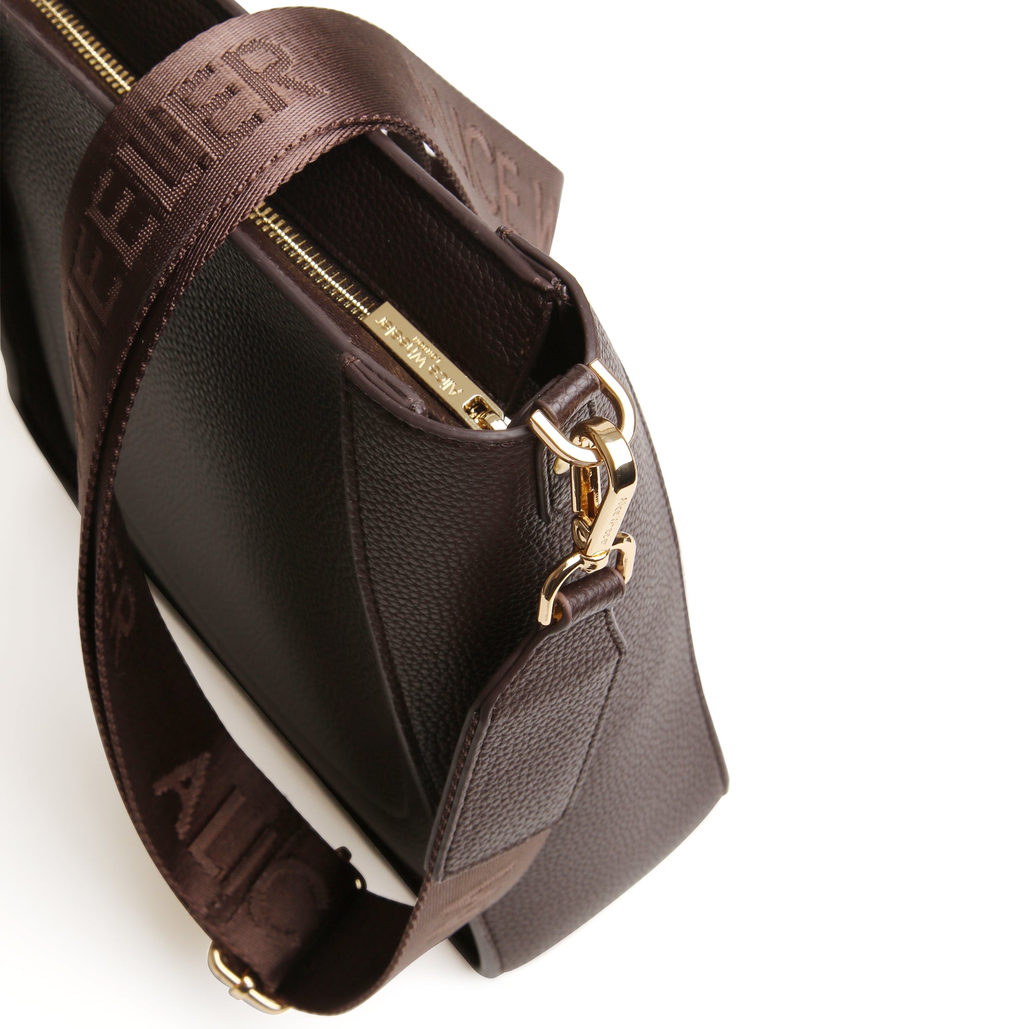 Kensington Crossbody Bag In Chocolate