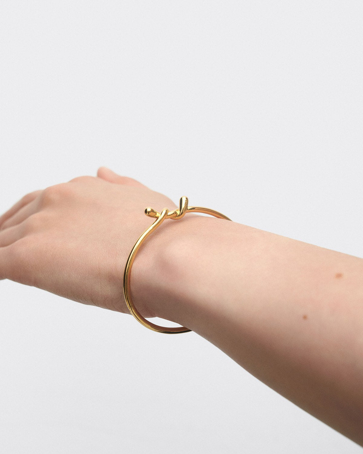 Twist 18k Gold Plated Bangle