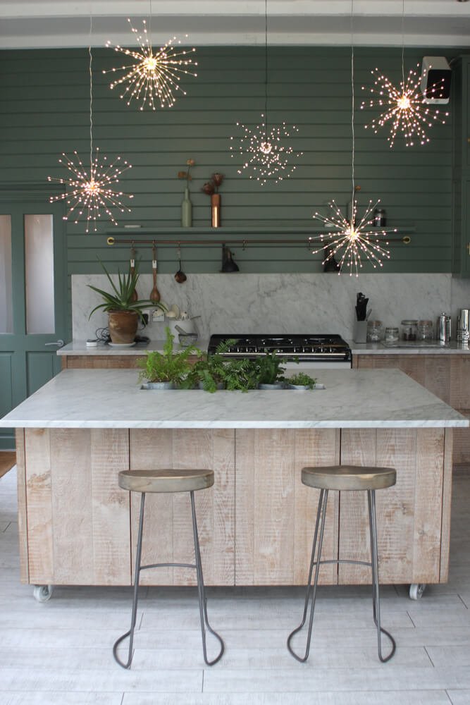 Remote Starburst Black Battery Powered Light