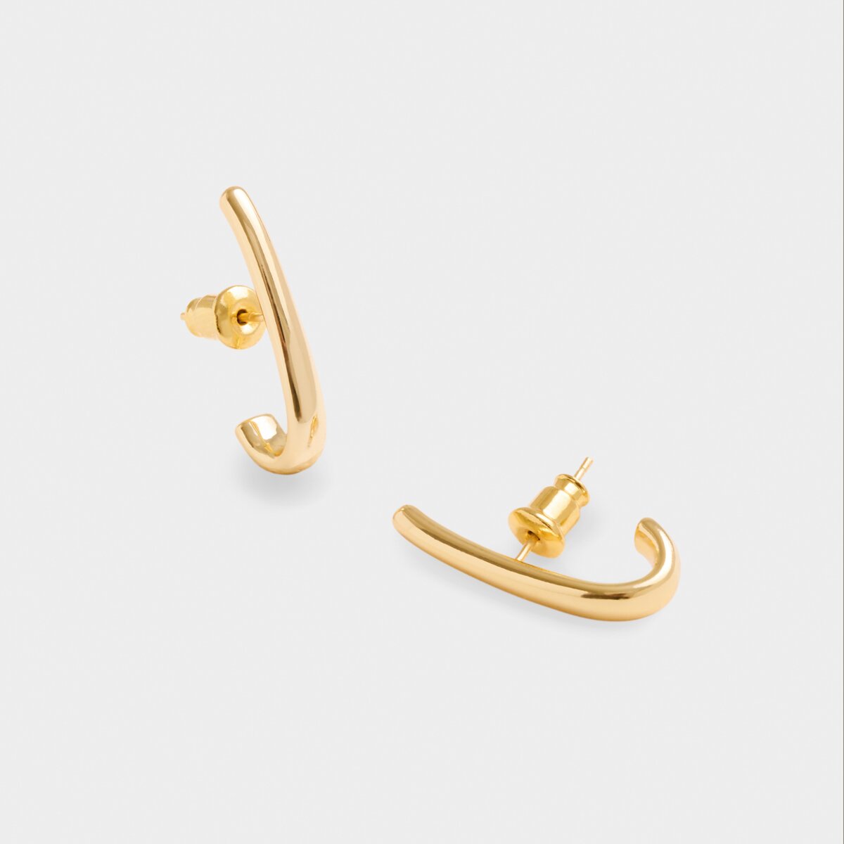 Izi Ear Huggie Earrings in Gold
