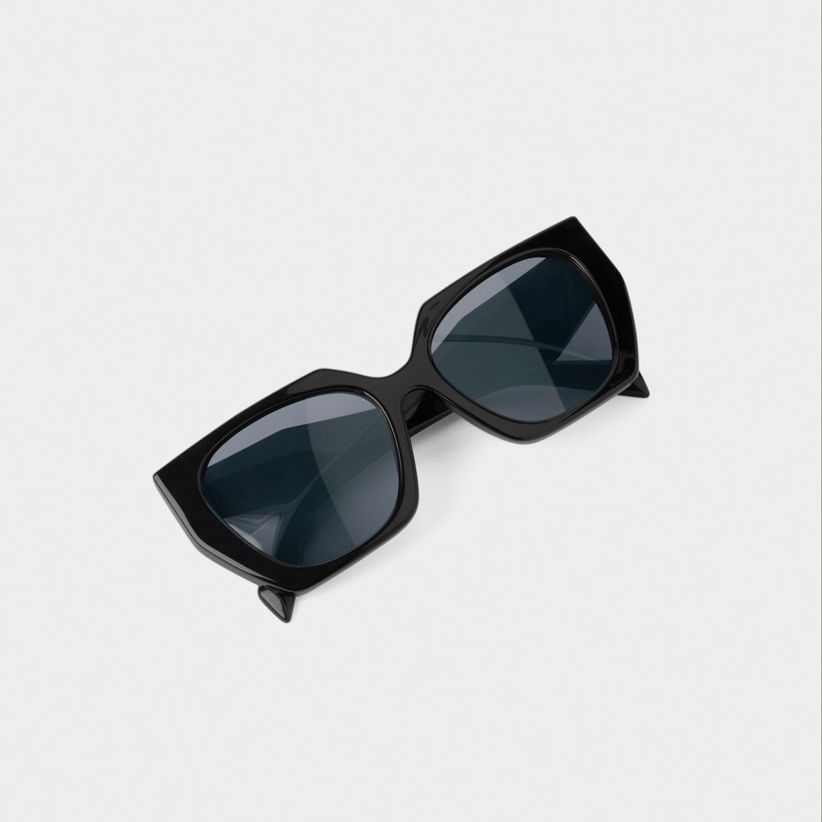 Corsica Sunglasses in Black